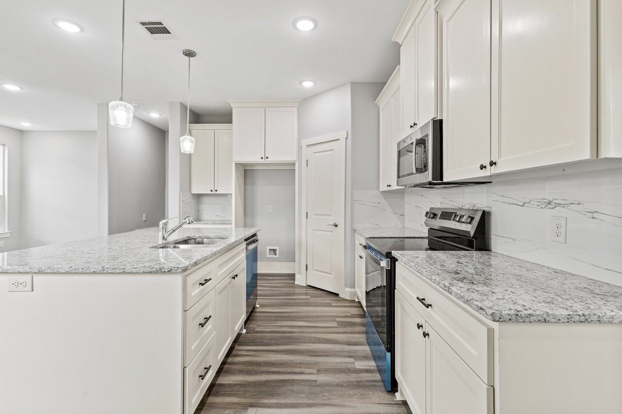 2308 Bloomfield Dr - Photo 5 of 26