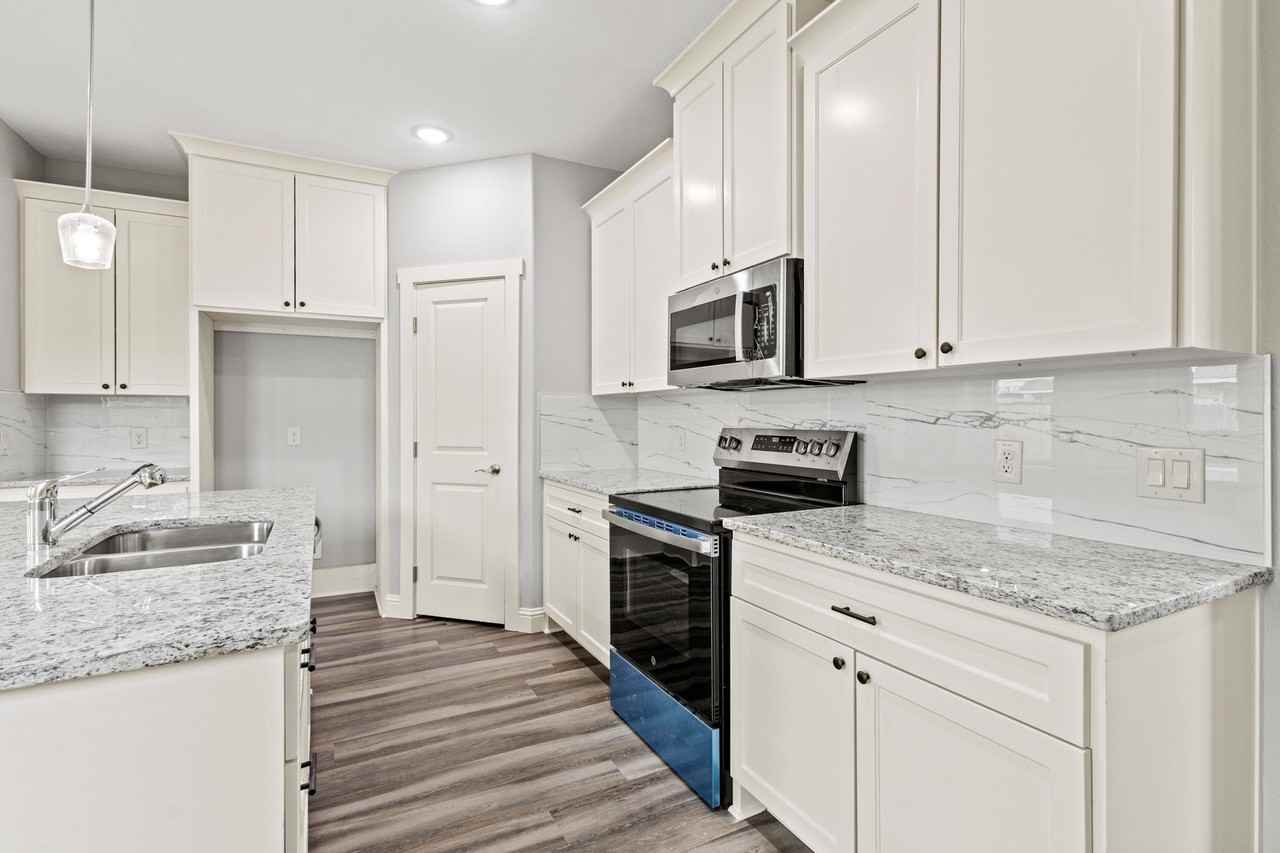 2308 Bloomfield Dr - Photo 6 of 26