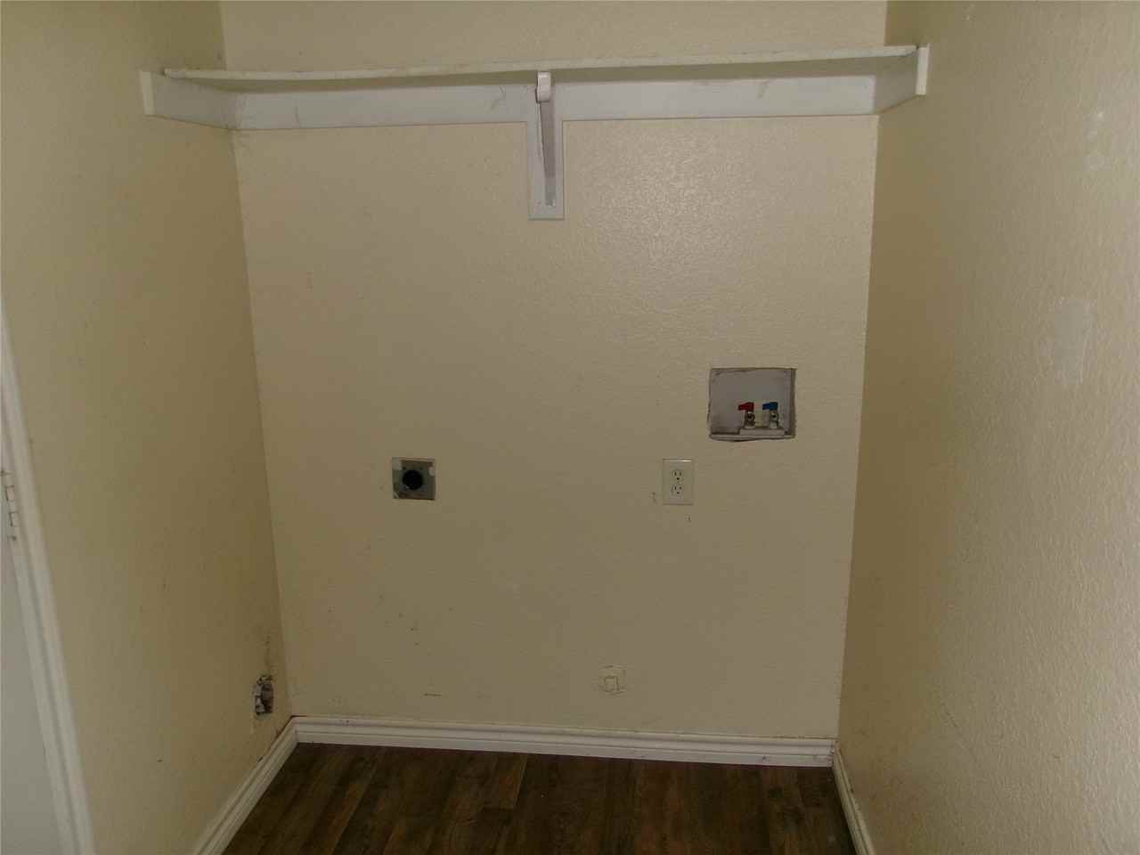 412 S Mill St - Photo 4 of 8
