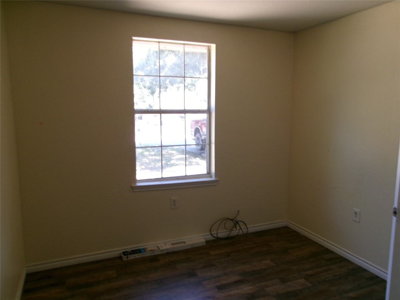 412 S Mill St - Photo 5 of 8