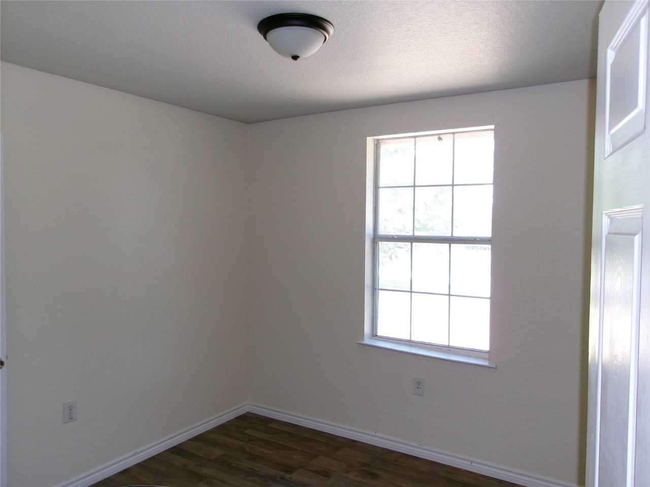 412 S Mill St - Photo 6 of 8
