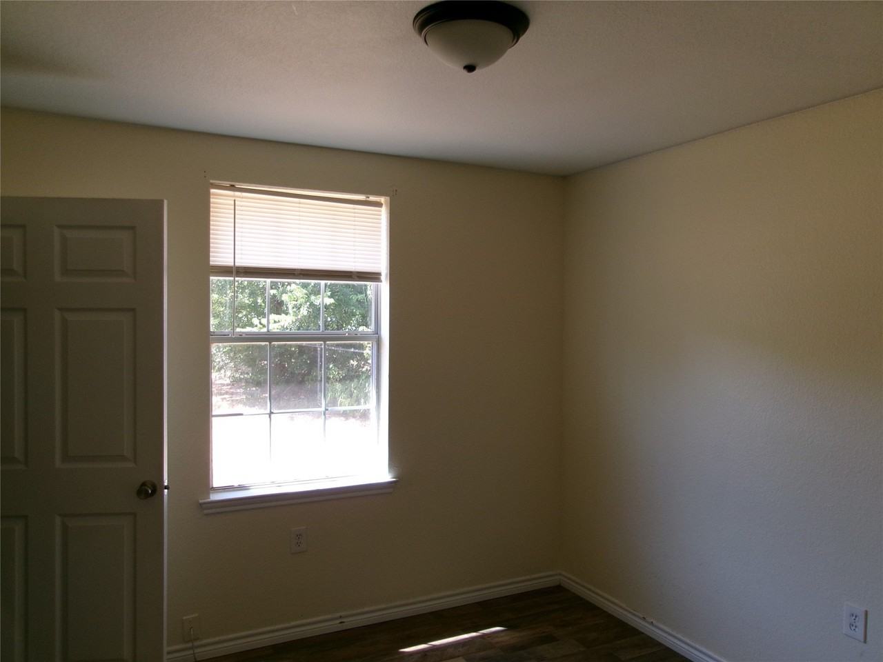 412 S Mill St - Photo 7 of 8