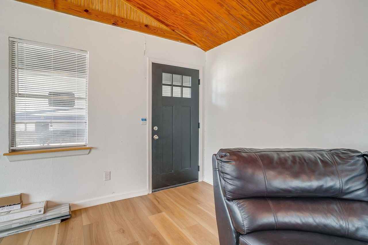 163 Giant Cedar Trl - Photo 4 of 37