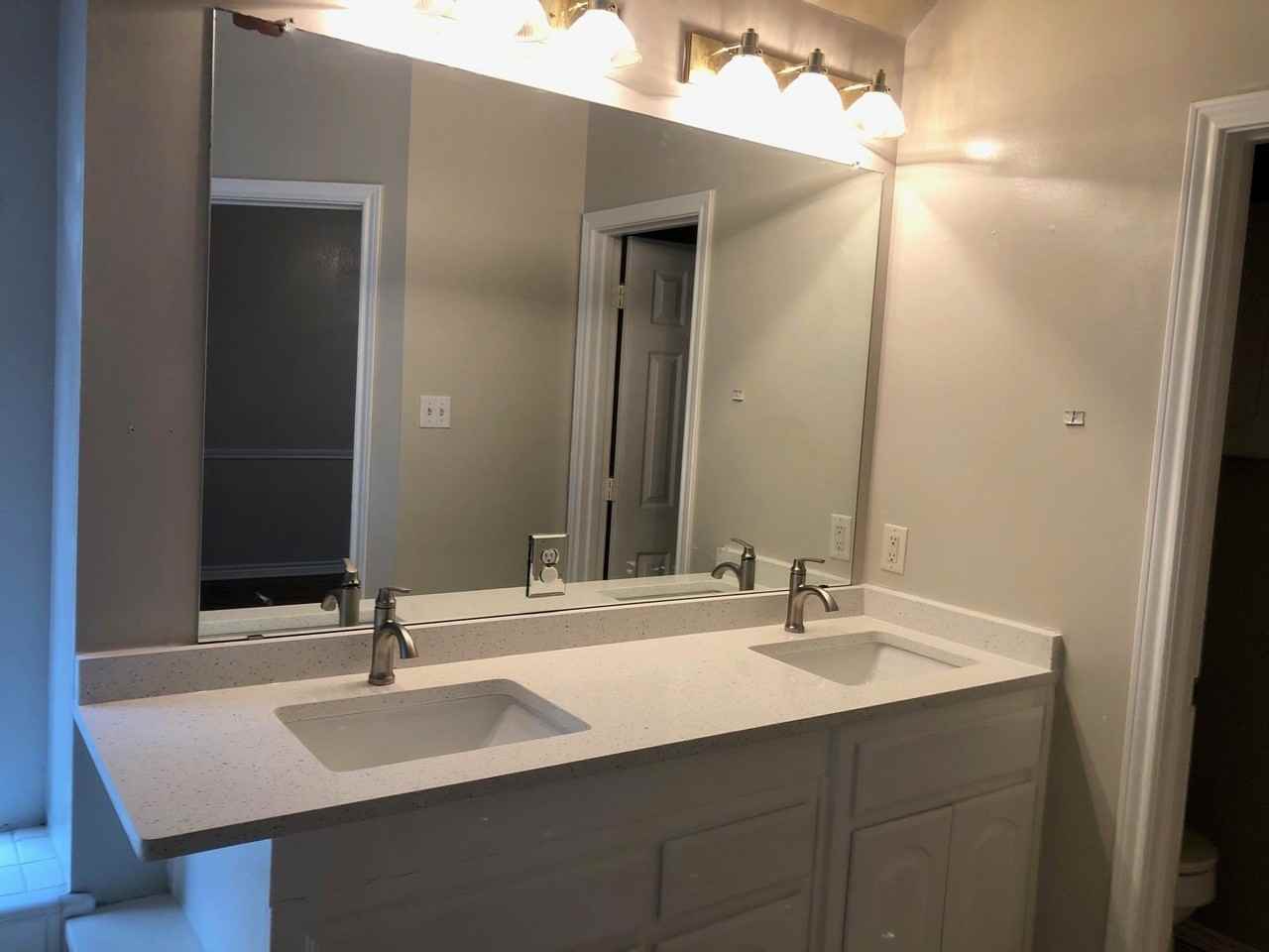 1406 Oxford Dr - Photo 7 of 9