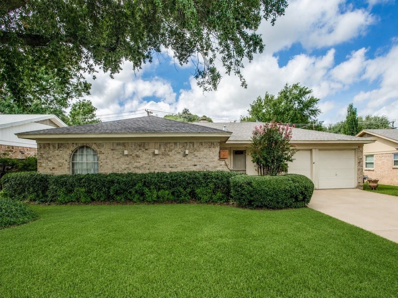1916 Victoria Dr