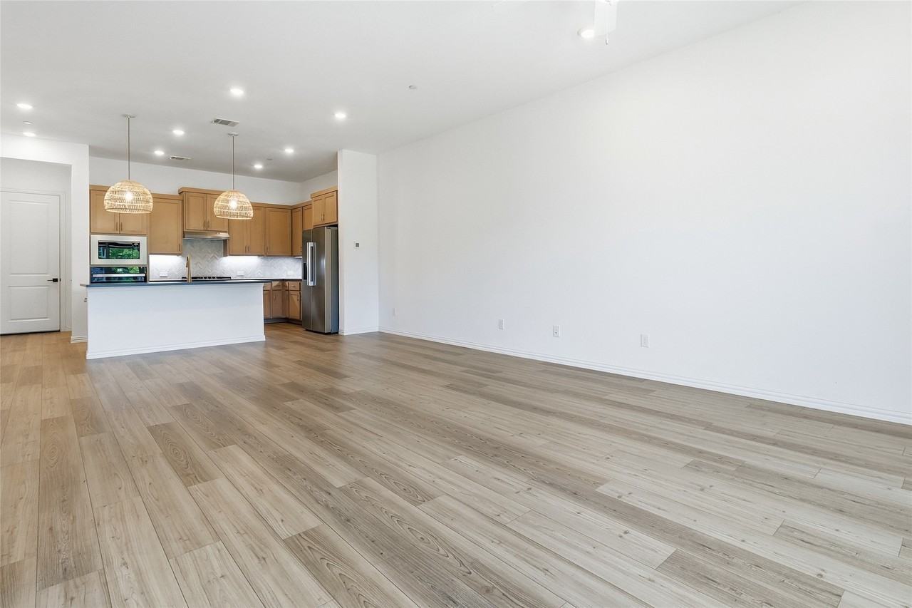 1264 Daybreak Dr - Photo 5 of 34