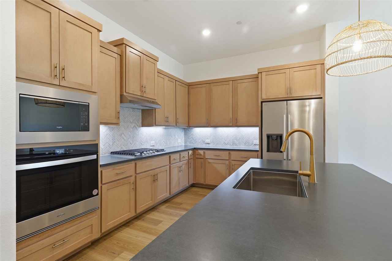1264 Daybreak Dr - Photo 7 of 34