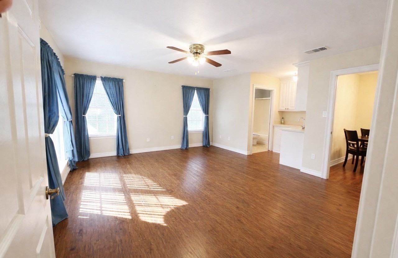 1825 Glenway Dr - Photo 4 of 20