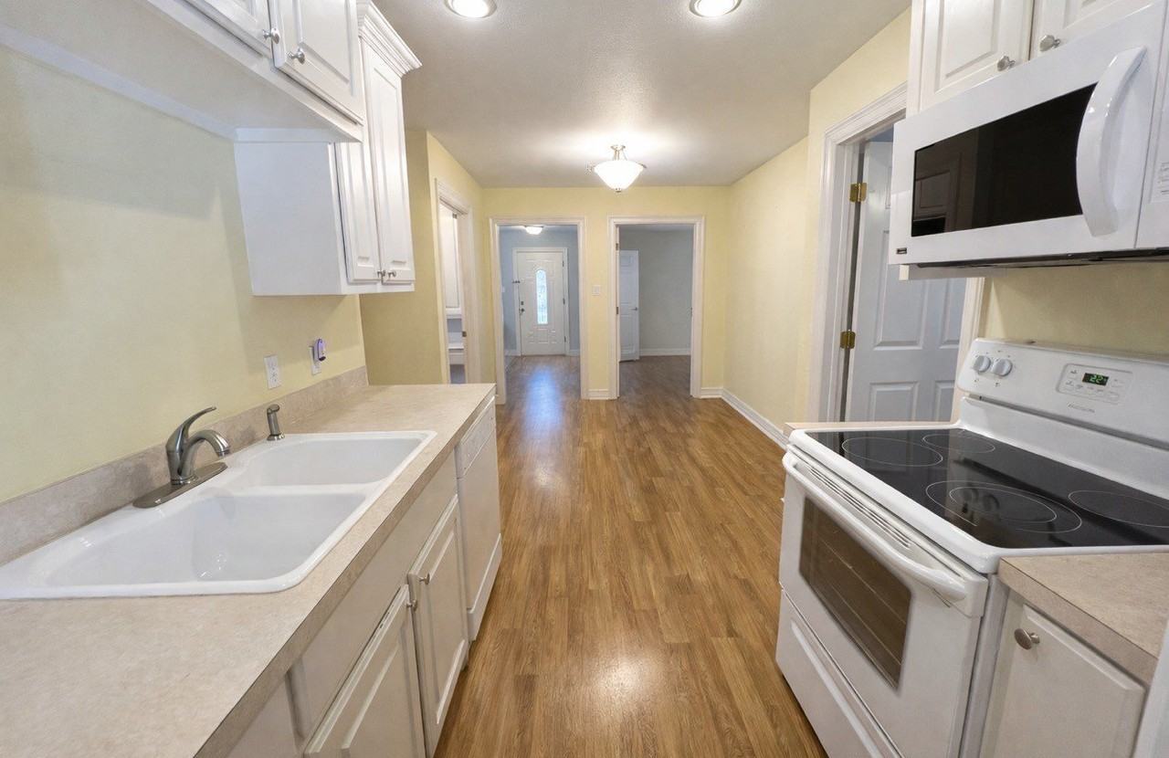 1825 Glenway Dr - Photo 6 of 20