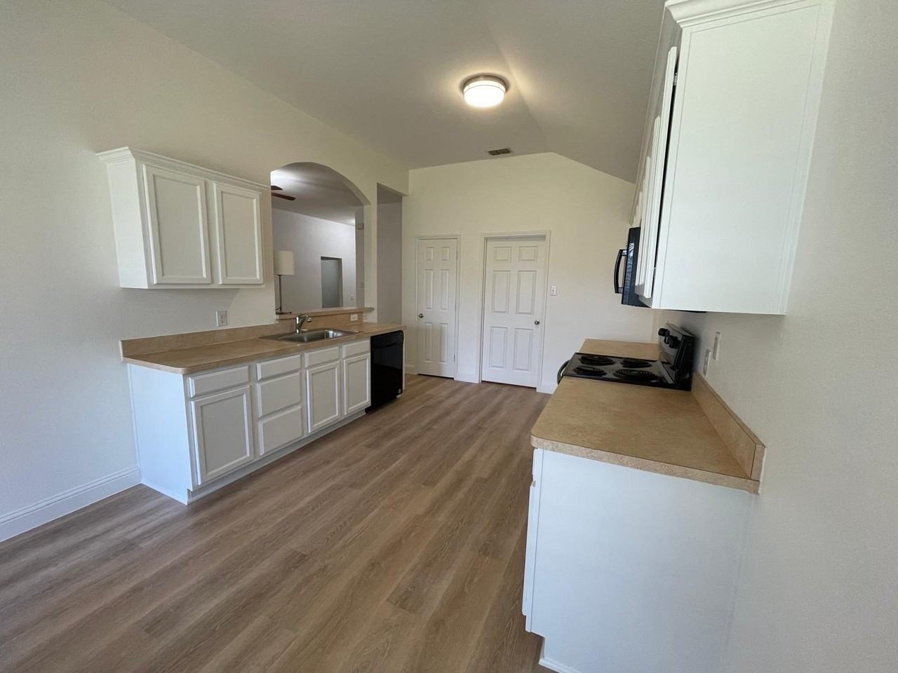 2049 Sunny Side Dr - Photo 6 of 32