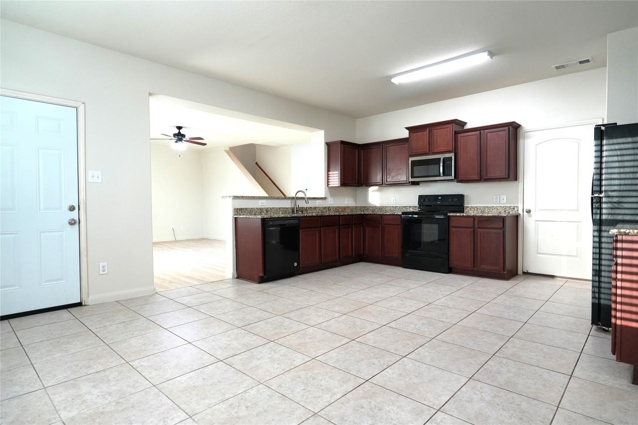 344 Magnolia Dr - Photo 7 of 28