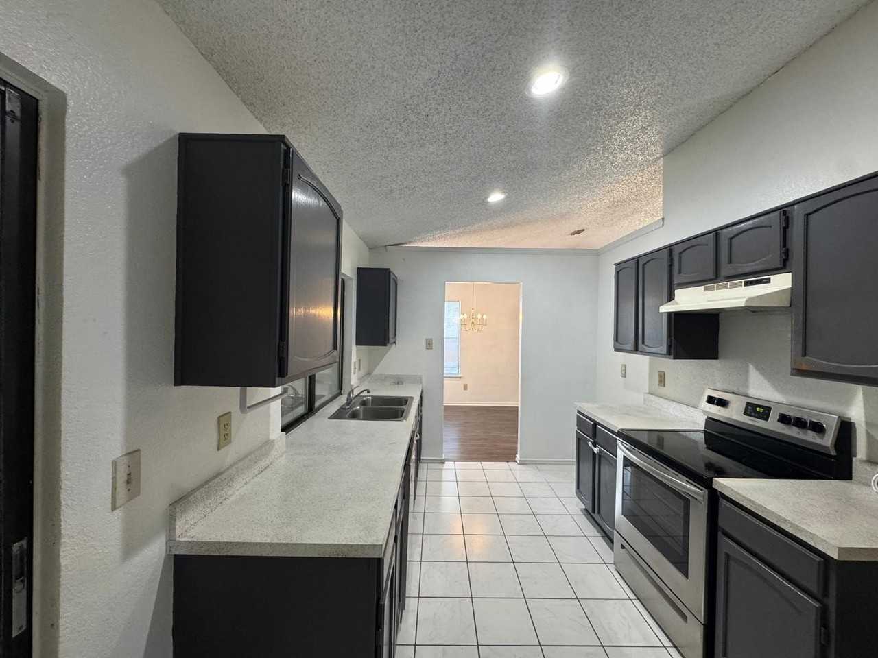 500 Island Ct - Photo 3 of 20