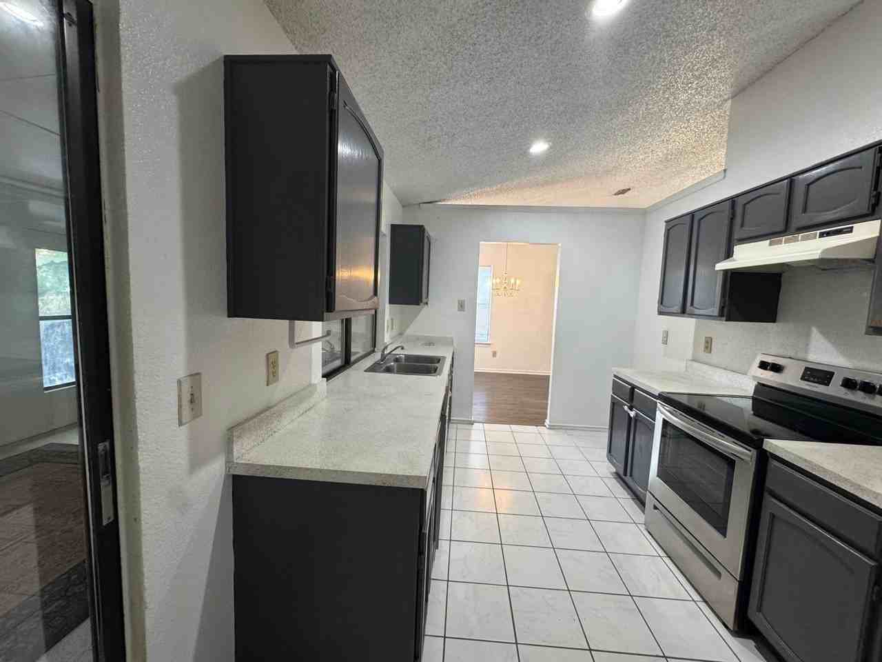 500 Island Ct - Photo 4 of 20