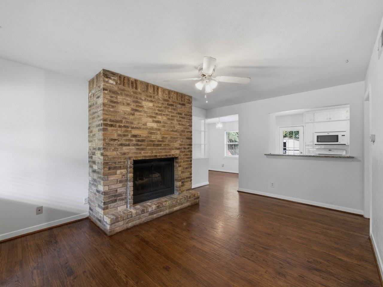 11731 Dorchester Dr - Photo 3 of 25