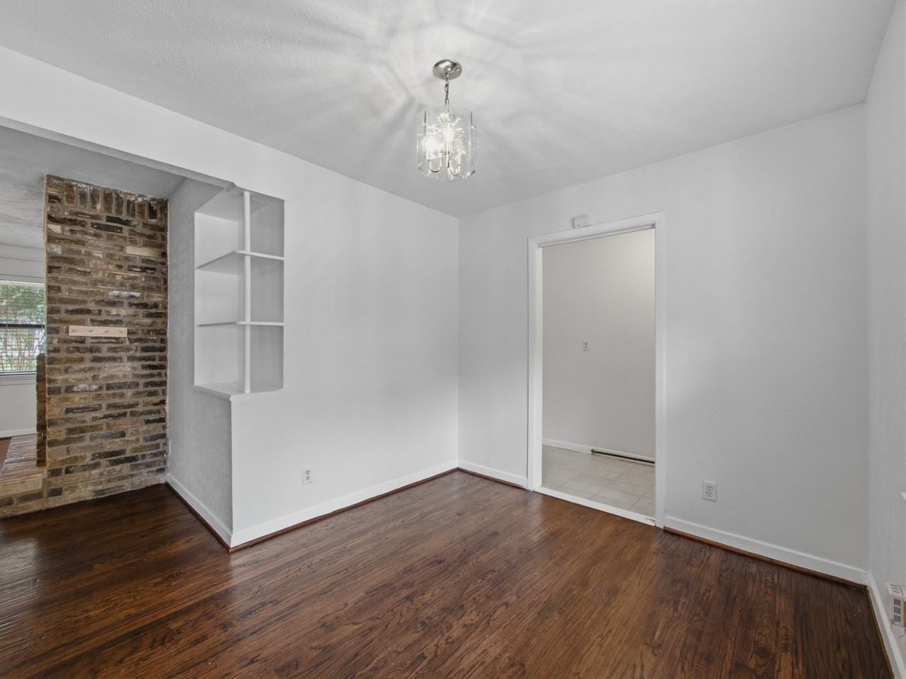 11731 Dorchester Dr - Photo 7 of 25