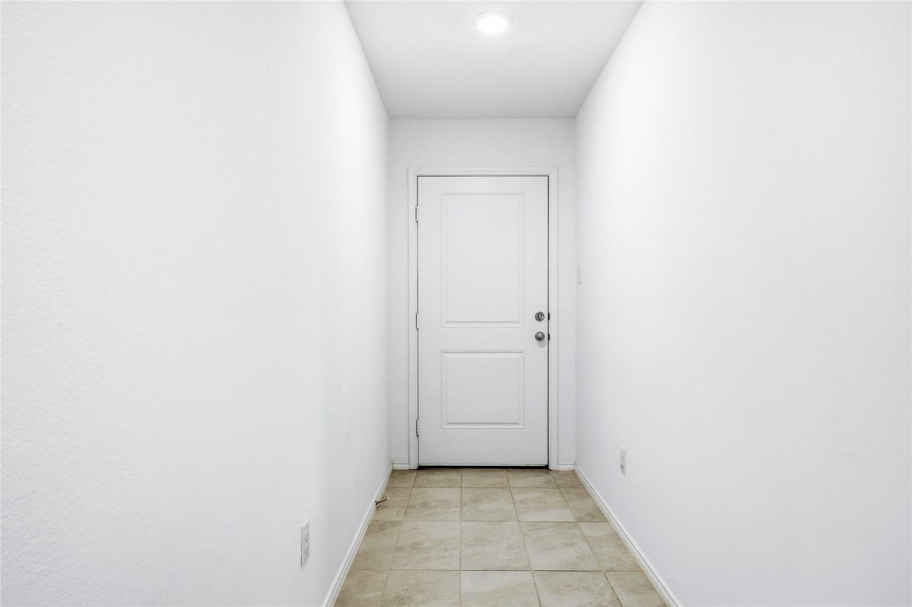 9609 Lightfoot Rd - Photo 4 of 28