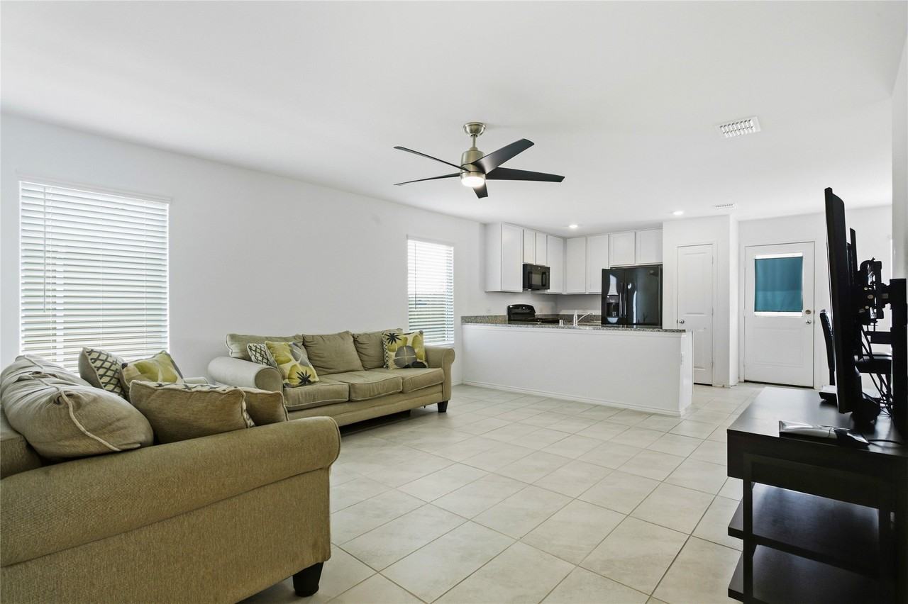 9609 Lightfoot Rd - Photo 5 of 28