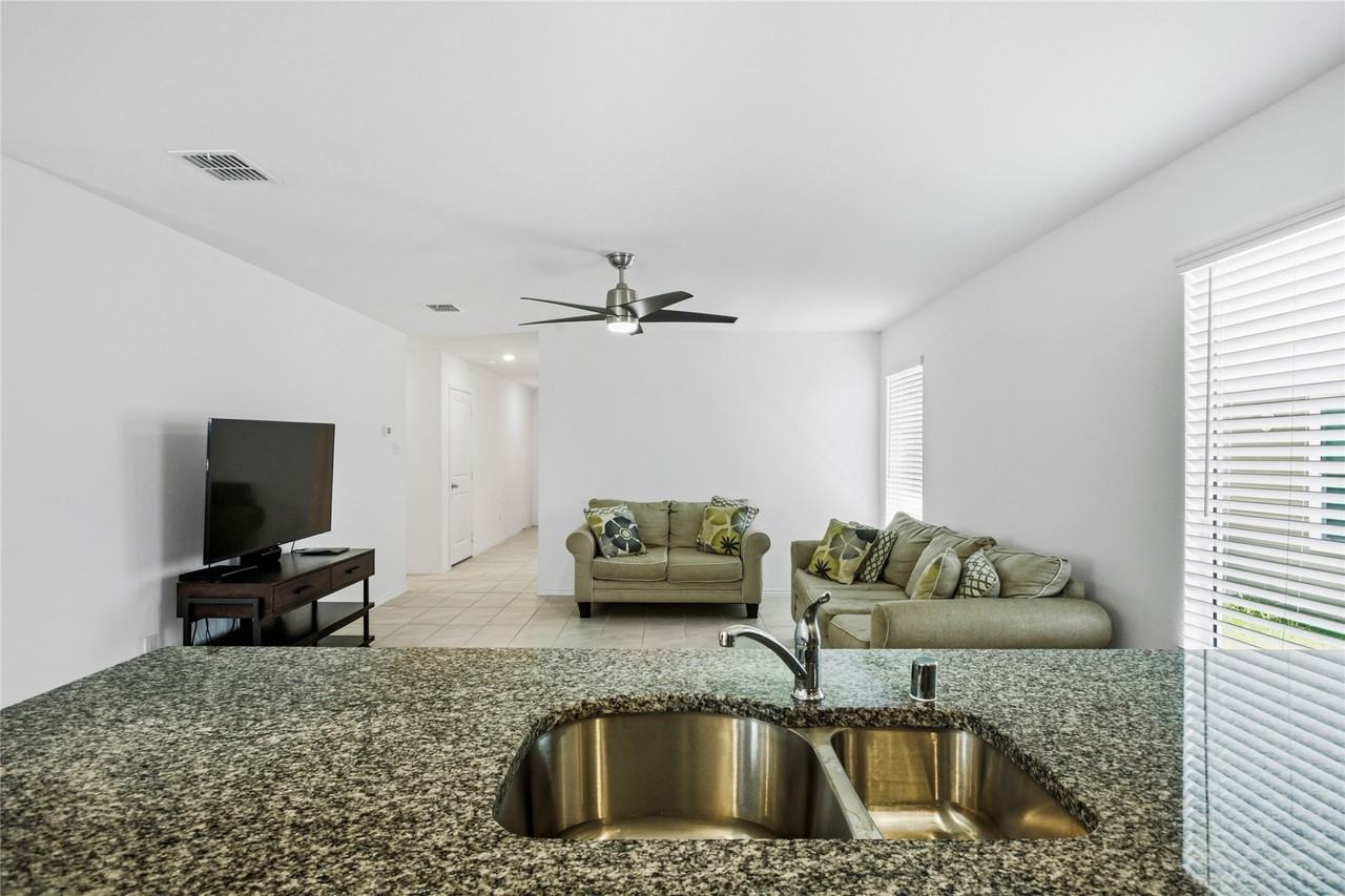 9609 Lightfoot Rd - Photo 7 of 28