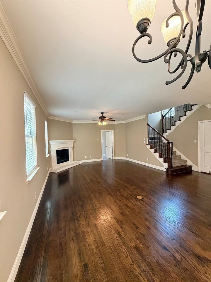 705 Rembrandt Ct - Photo 4 of 40