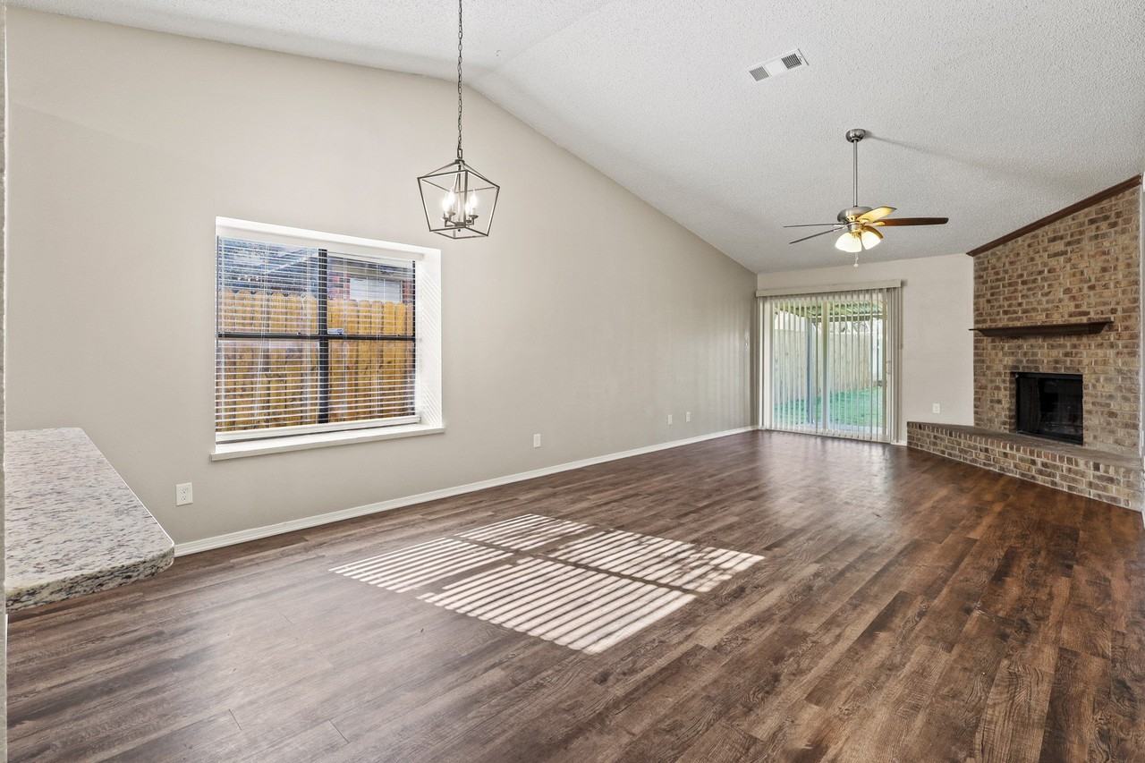 1705 Dynasty Dr - Photo 3 of 14