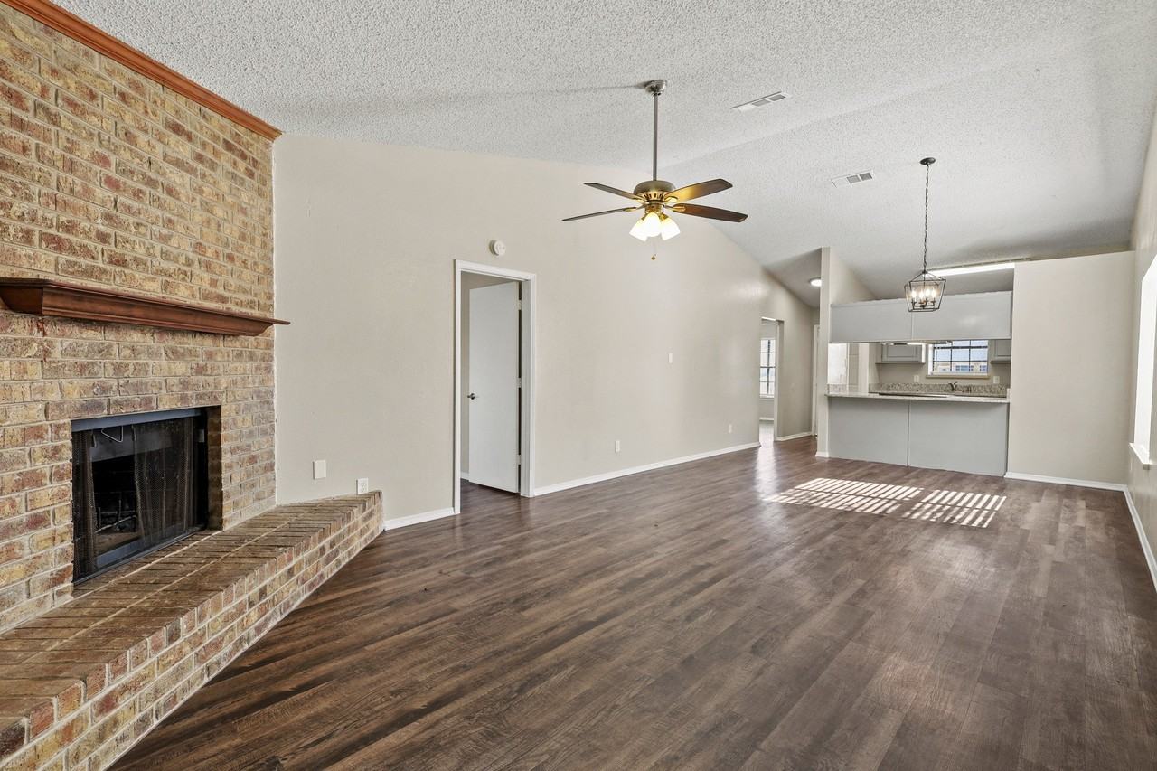 1705 Dynasty Dr - Photo 4 of 14