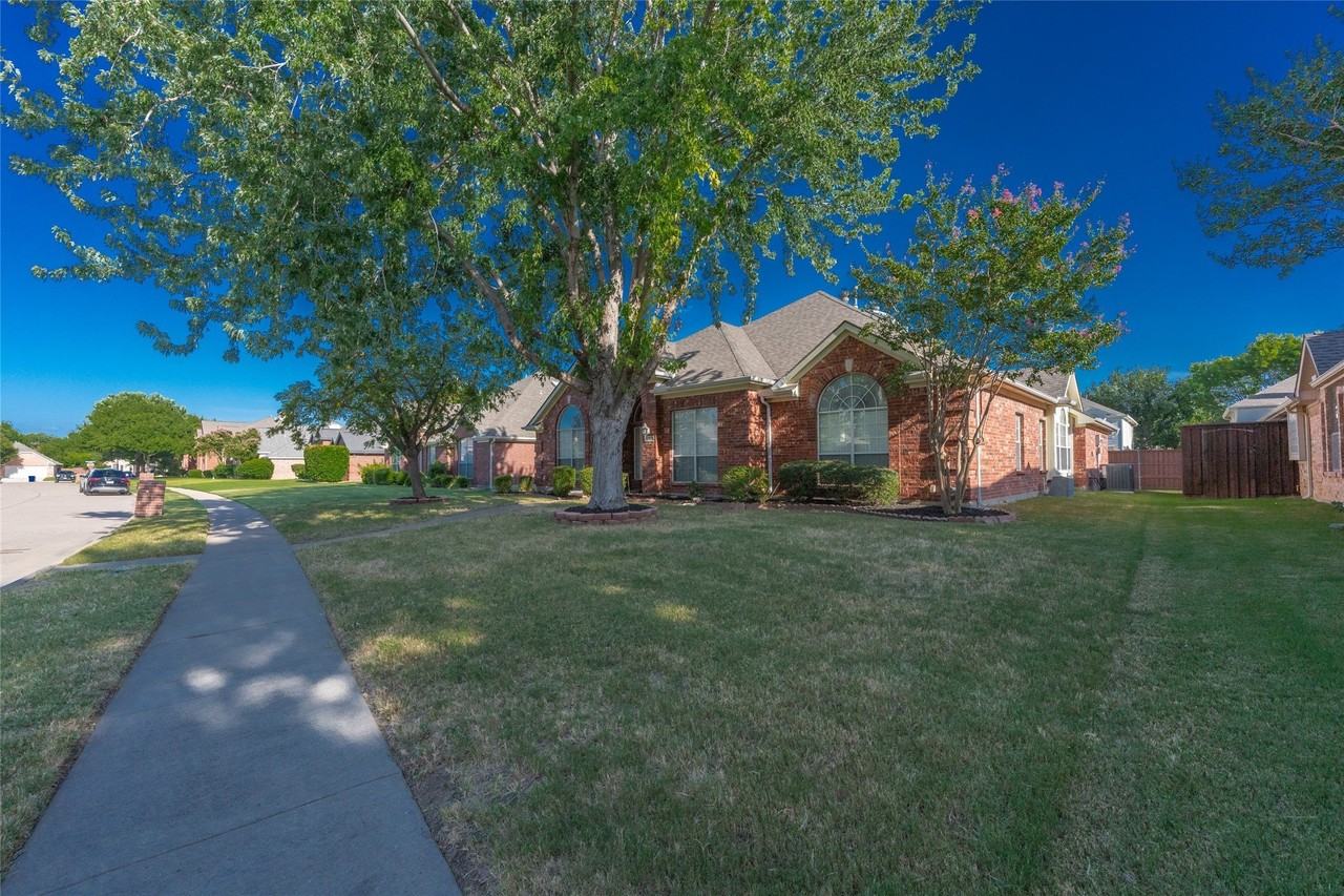 10305 Cecile Dr - Photo 2 of 38