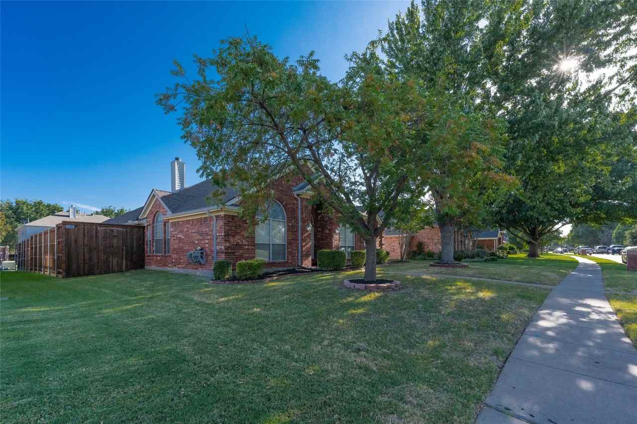 10305 Cecile Dr - Photo 5 of 38