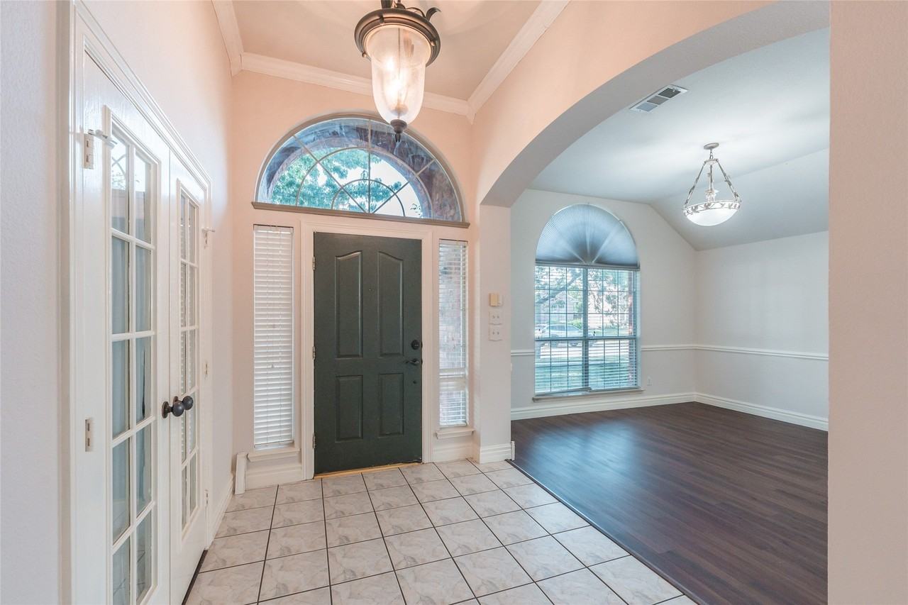 10305 Cecile Dr - Photo 6 of 38