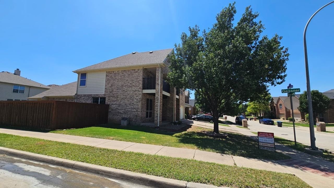 5236 Hilcroft Rd - Photo 2 of 24