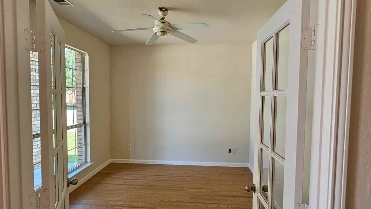 5236 Hilcroft Rd - Photo 3 of 24
