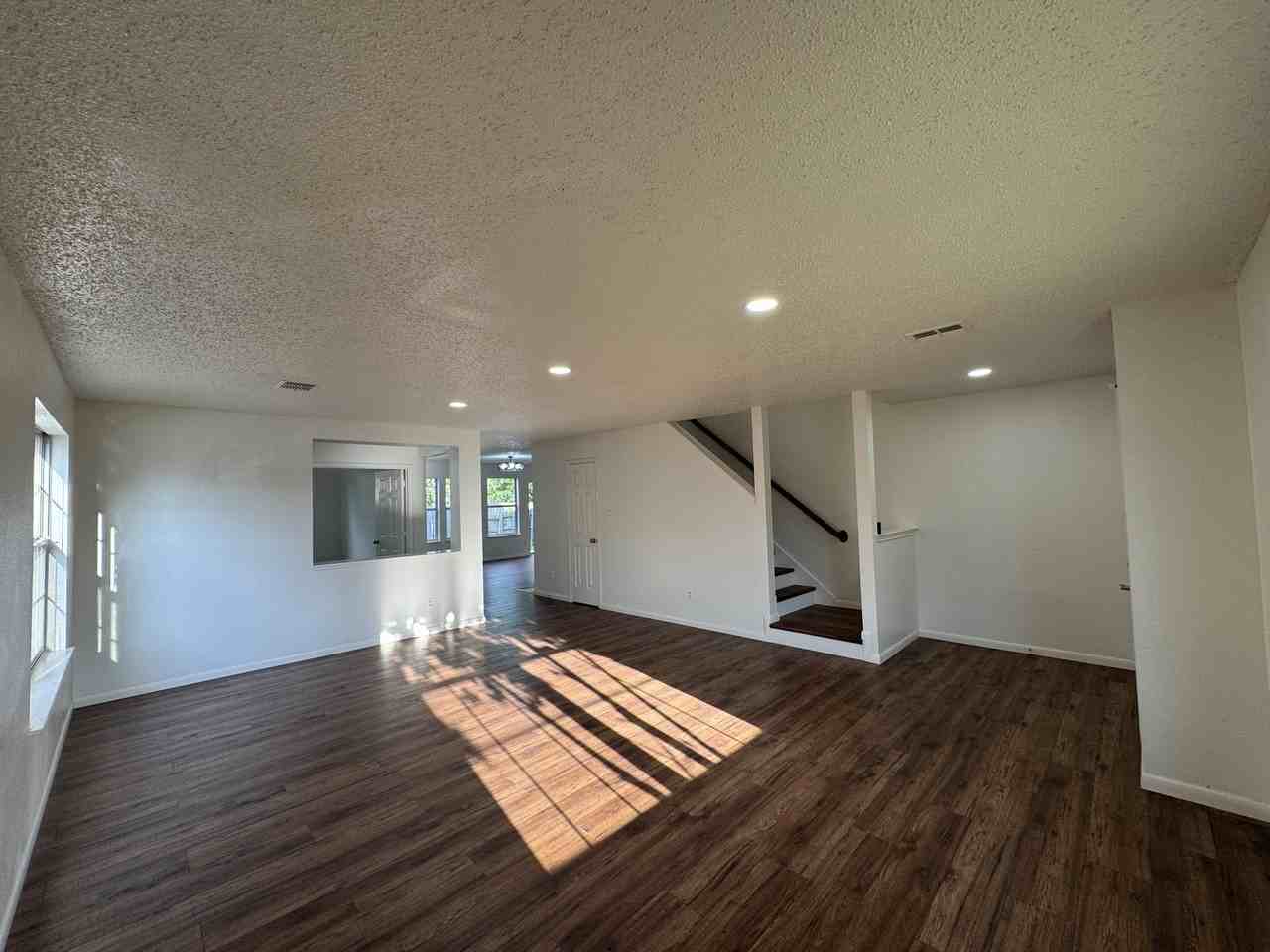 7305 Marsland Ln - Photo 3 of 34