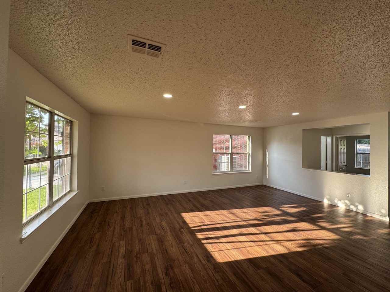 7305 Marsland Ln - Photo 4 of 34