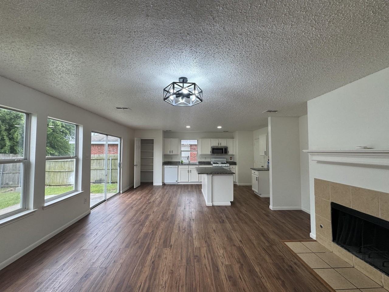 7305 Marsland Ln - Photo 6 of 34