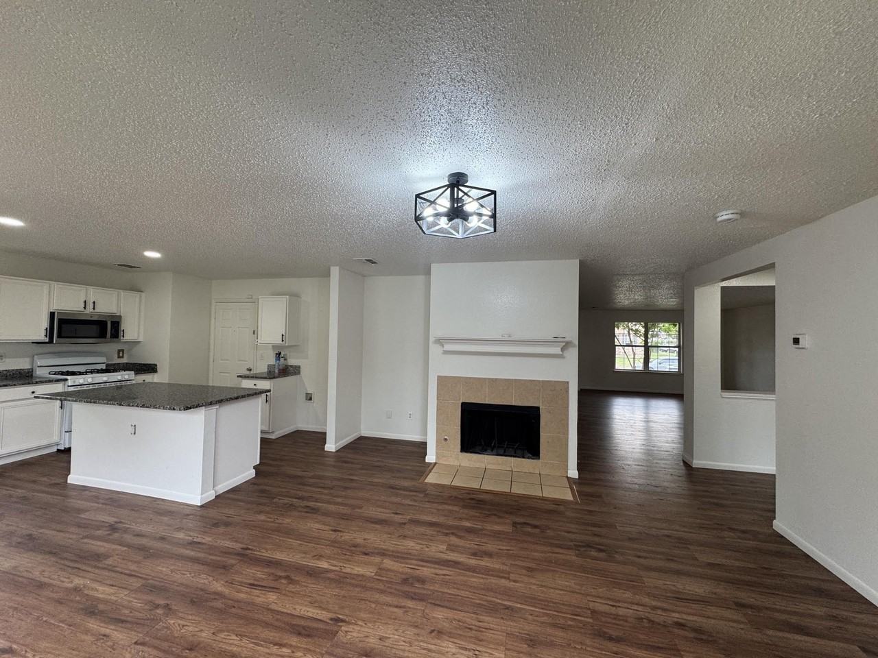 7305 Marsland Ln - Photo 7 of 34