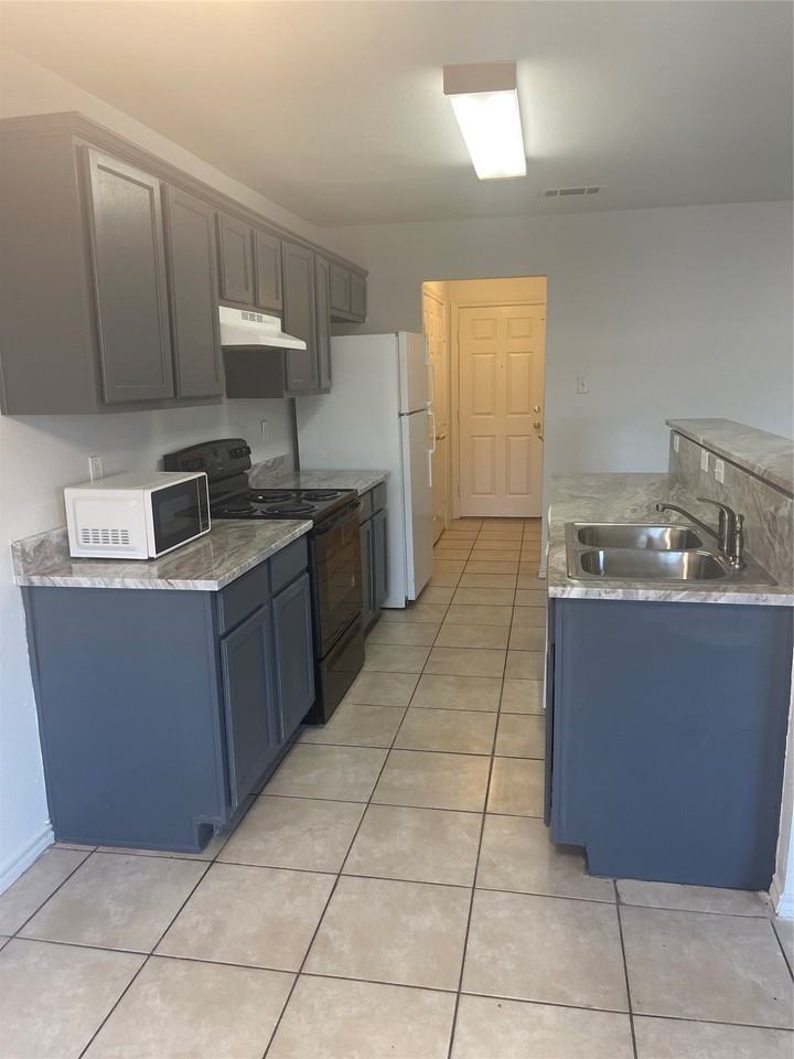 4602 Alamosa St - Photo 4 of 25