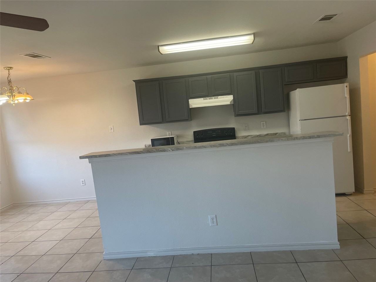 4602 Alamosa St - Photo 5 of 25