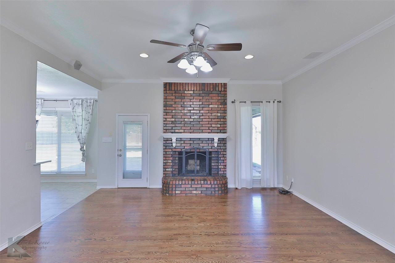 342 Pilgrim Rd - Photo 4 of 40