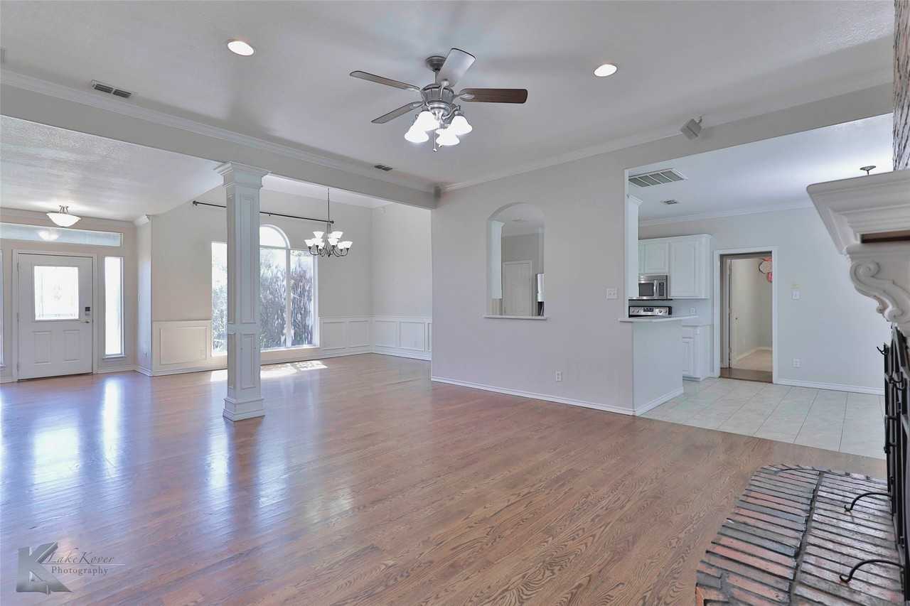342 Pilgrim Rd - Photo 7 of 40