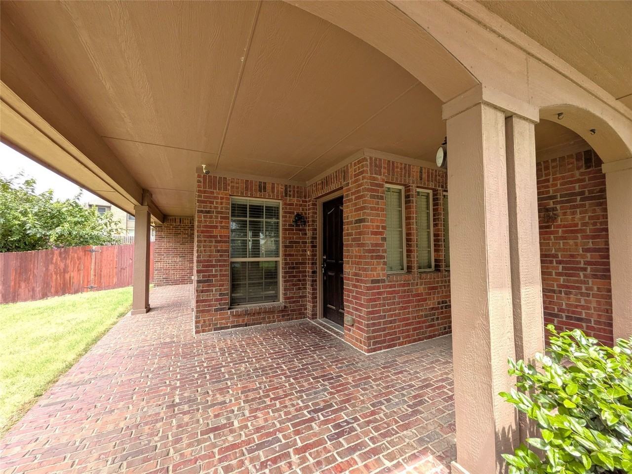 14013 Zippo Way - Photo 3 of 34