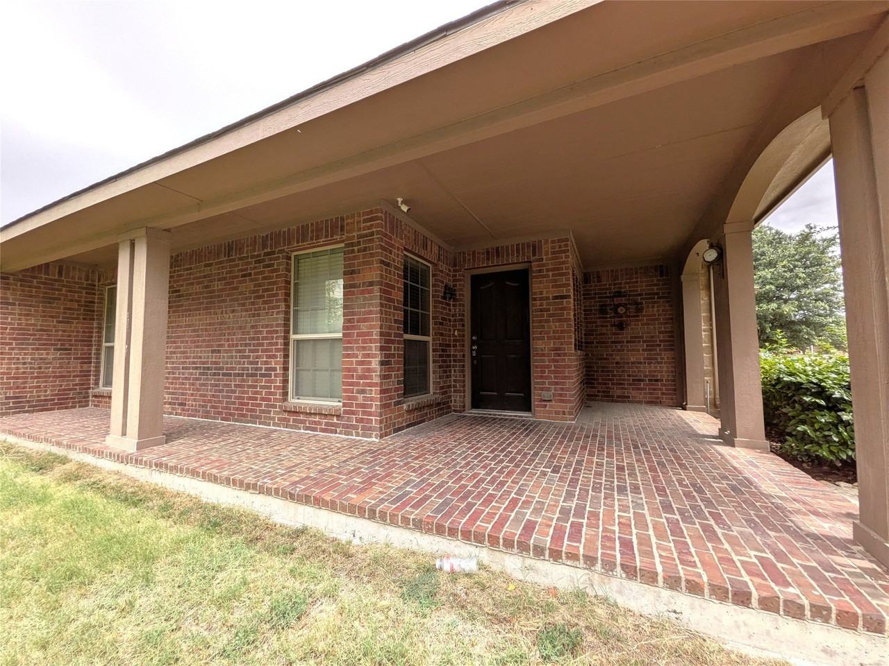 14013 Zippo Way - Photo 4 of 34