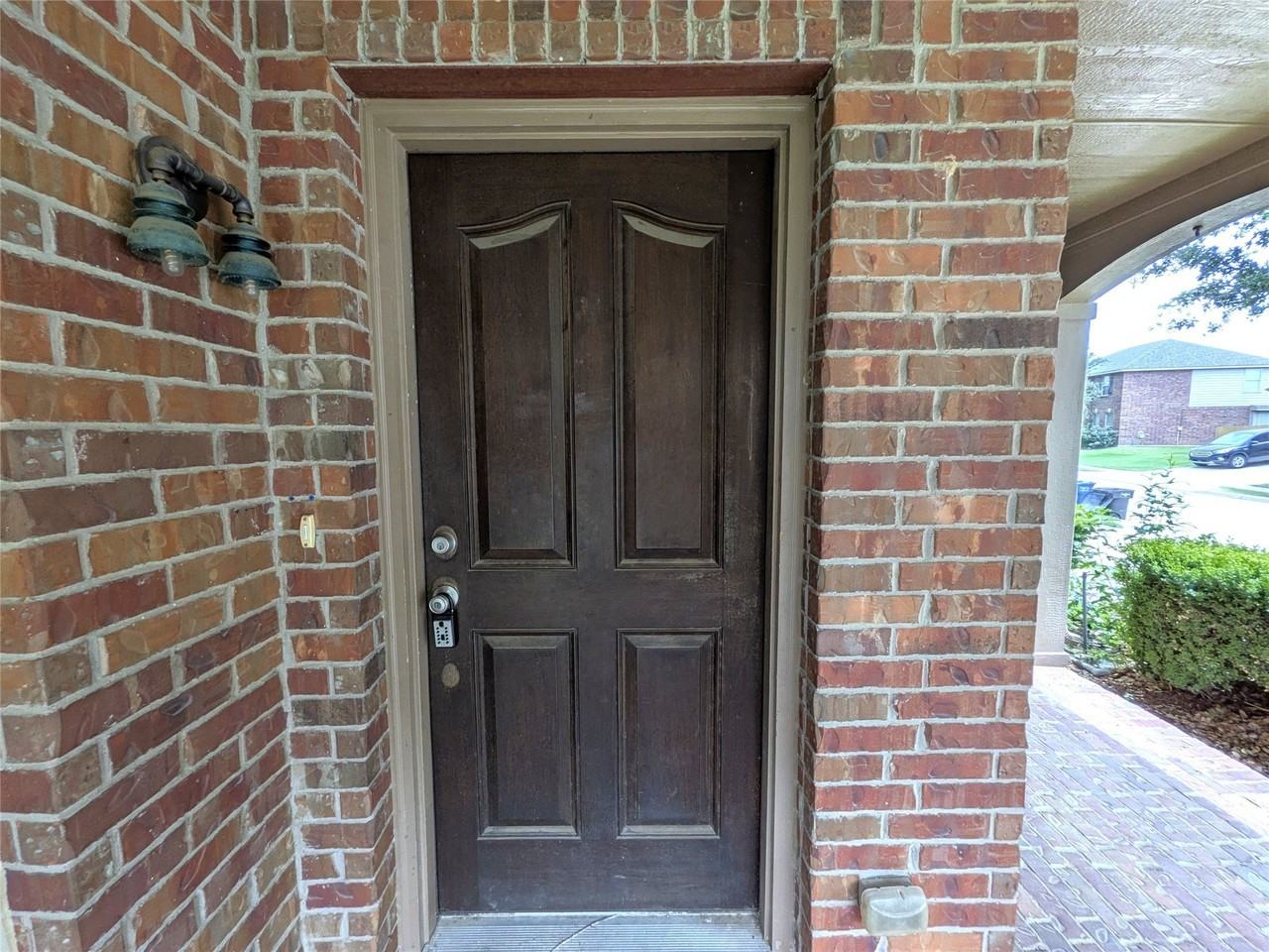 14013 Zippo Way - Photo 5 of 34