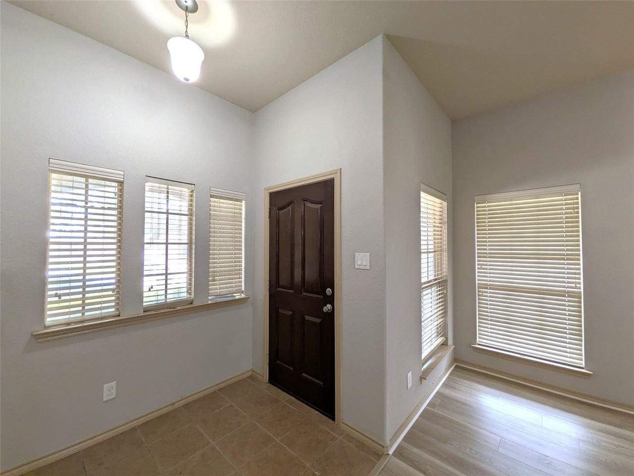 14013 Zippo Way - Photo 6 of 34