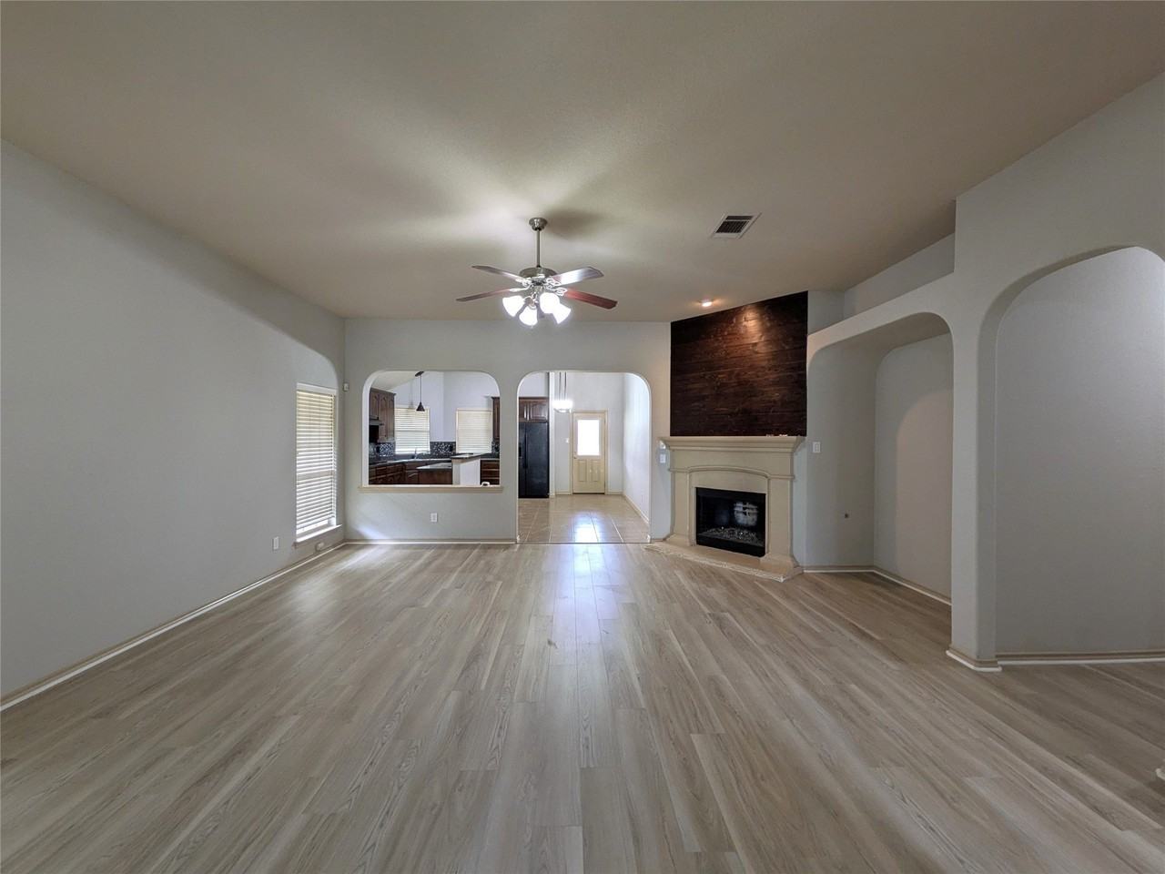 14013 Zippo Way - Photo 7 of 34