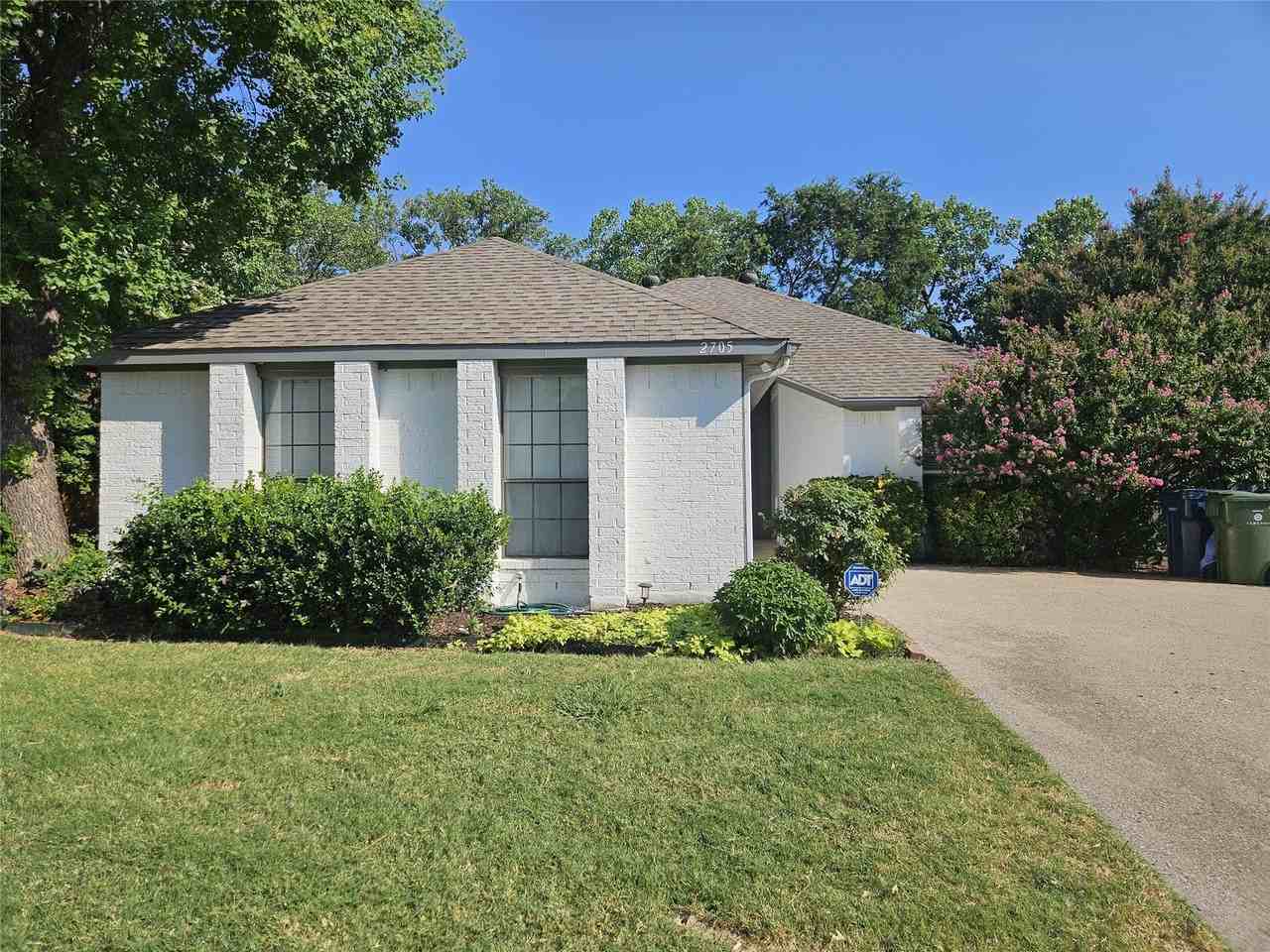 2705 Francisco Dr - Photo 3 of 31