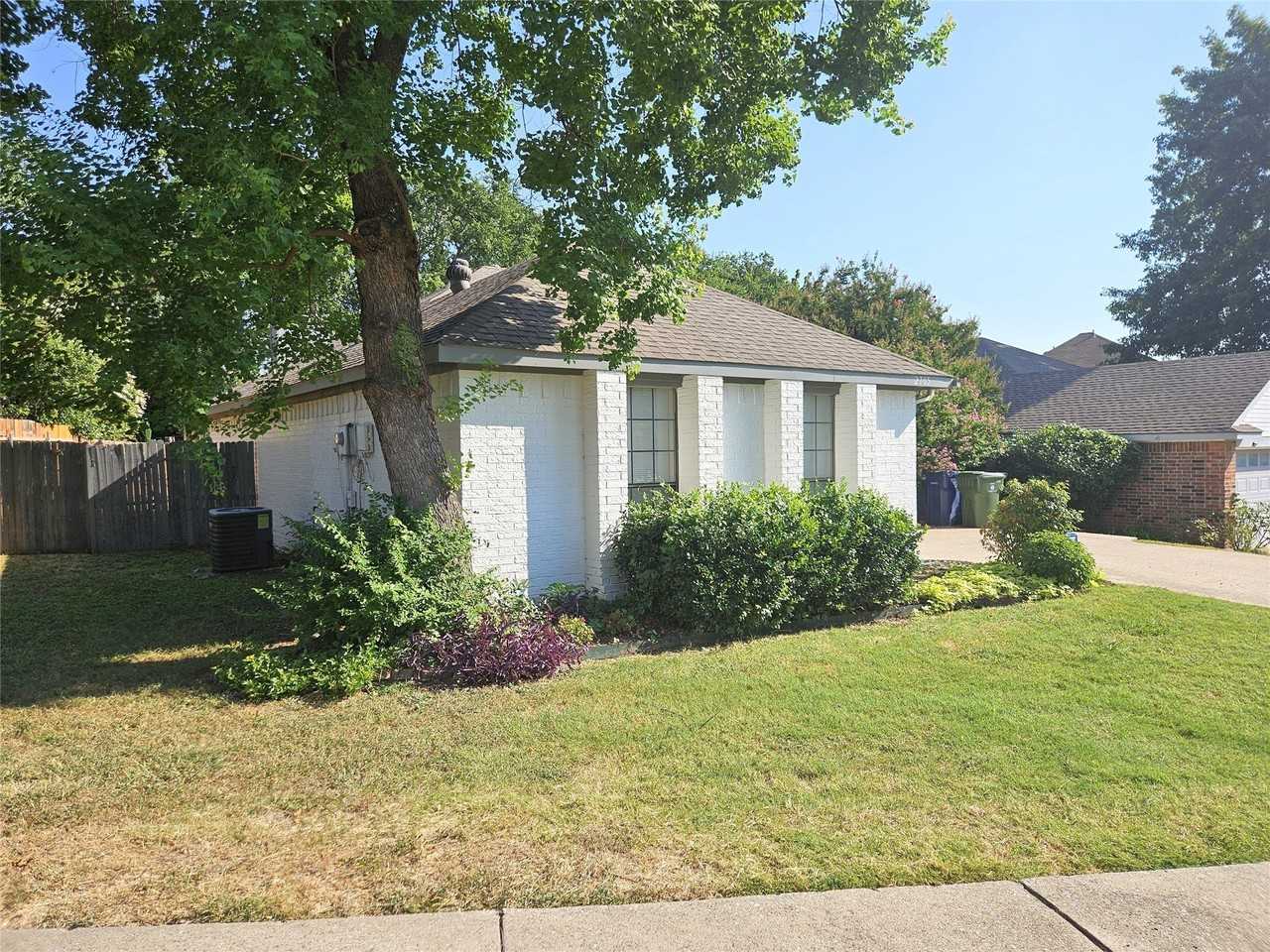 2705 Francisco Dr - Photo 4 of 31