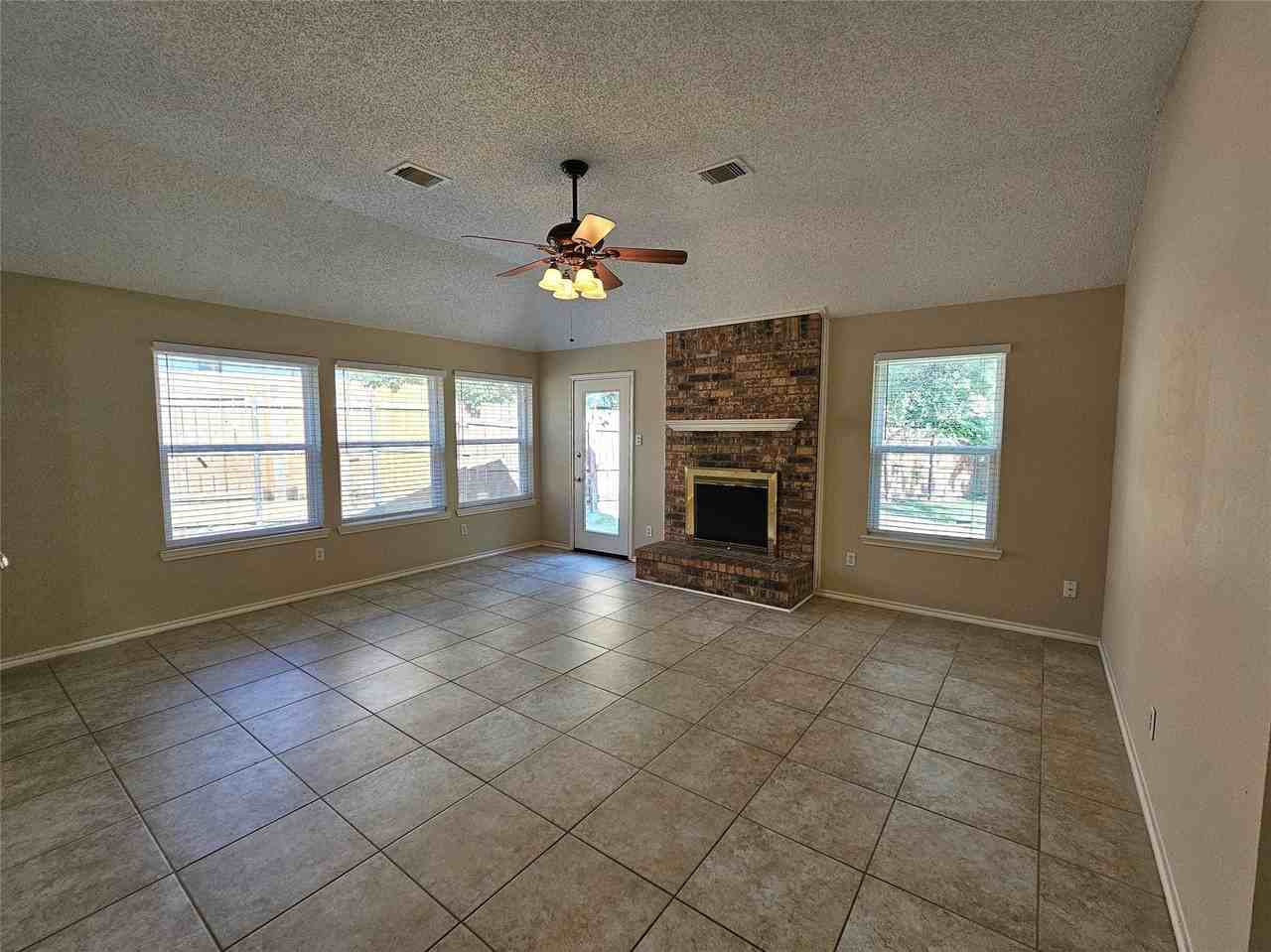 2705 Francisco Dr - Photo 7 of 31