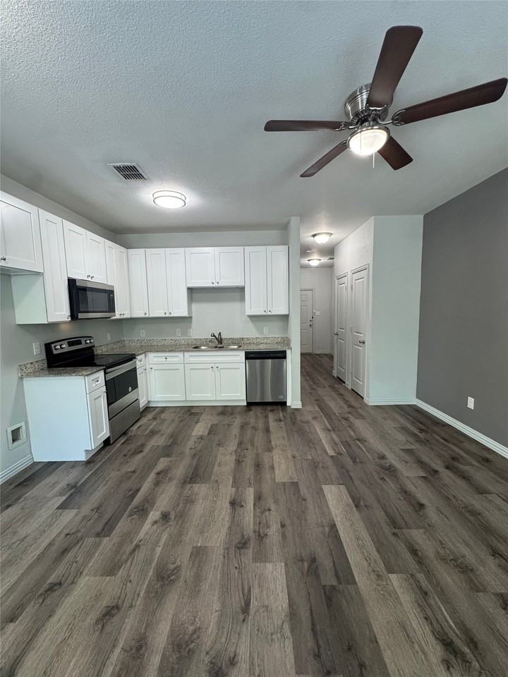 2026 Brookes St - Photo 2 of 13