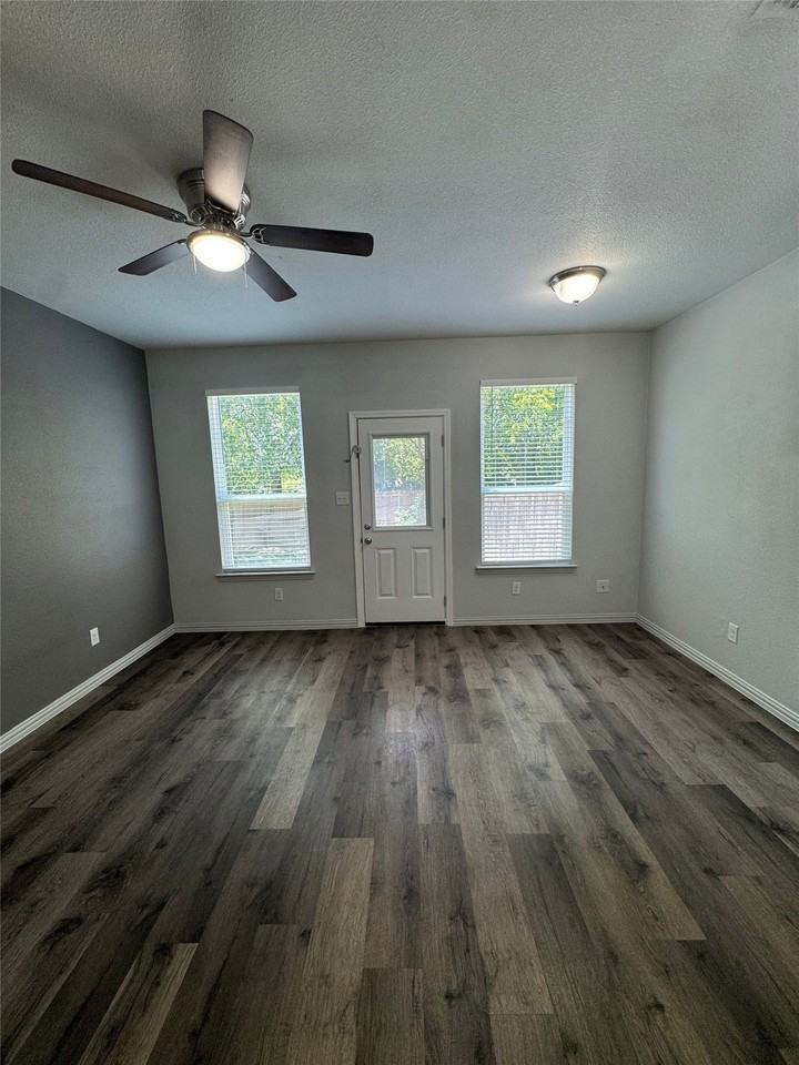 2026 Brookes St - Photo 3 of 13