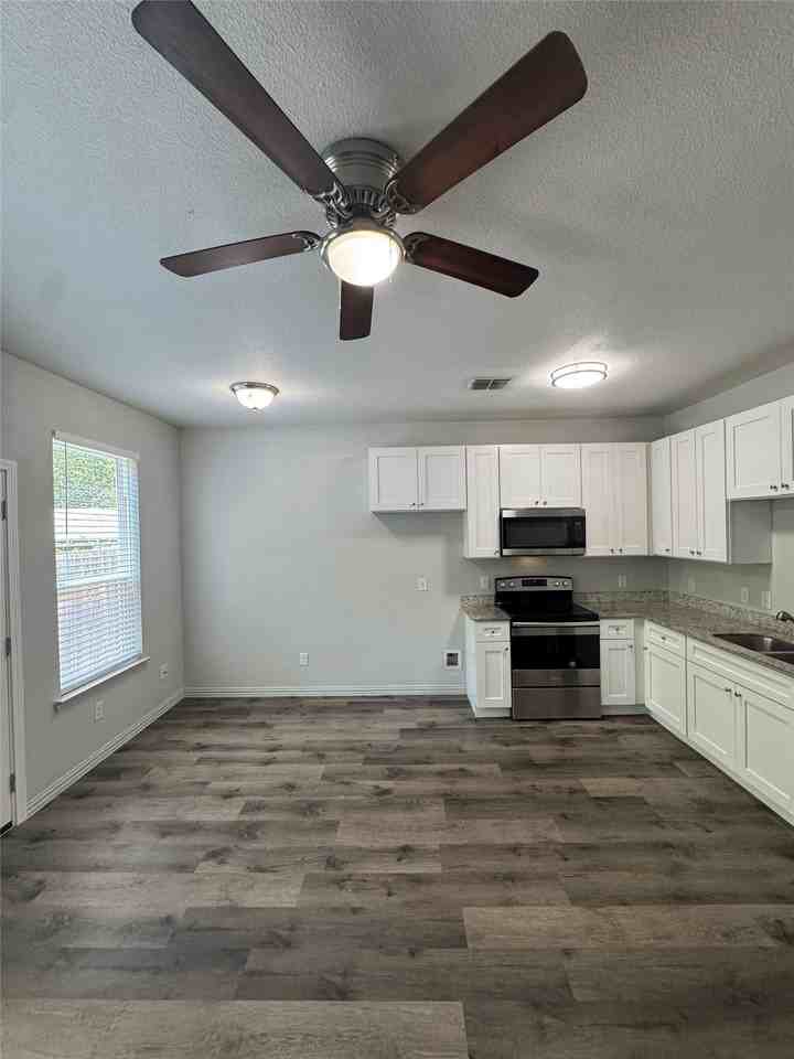 2026 Brookes St - Photo 4 of 13