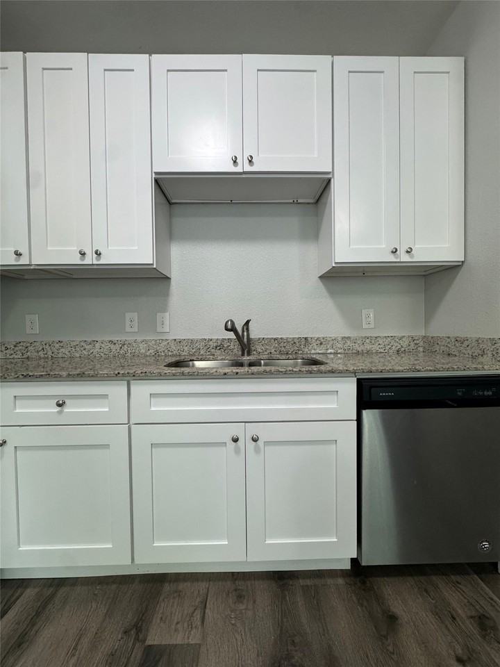 2026 Brookes St - Photo 5 of 13